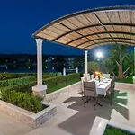 Villa Mirce - *