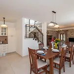 Villa Mirce - *