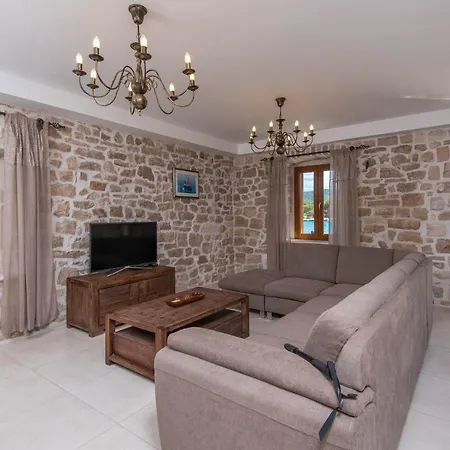 Mirce - Vila Lovište