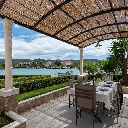 Villa Mirce - Loviste