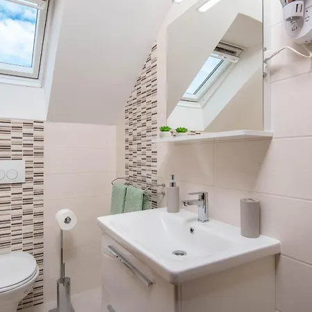 Mirce - Vila Loviste