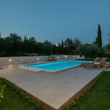 Villa Mirce - *