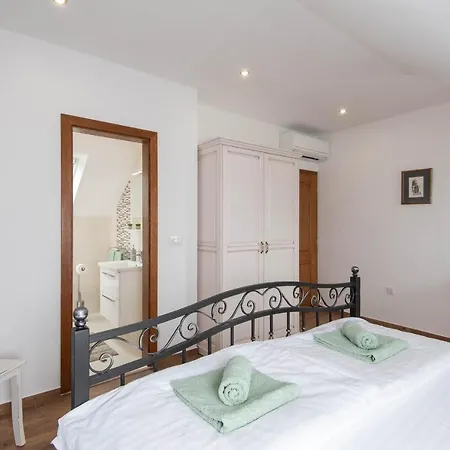 Mirce - Vila Loviste