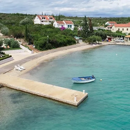 Villa Mirce - *