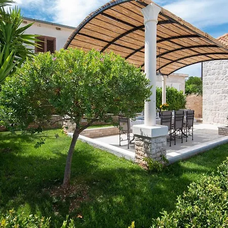 Mirce - Vila Loviste