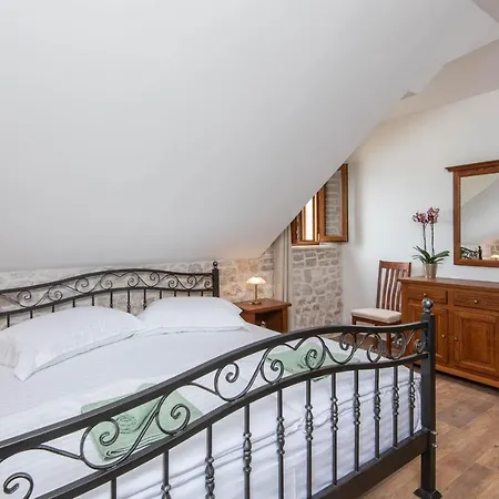 Villa Mirce - *