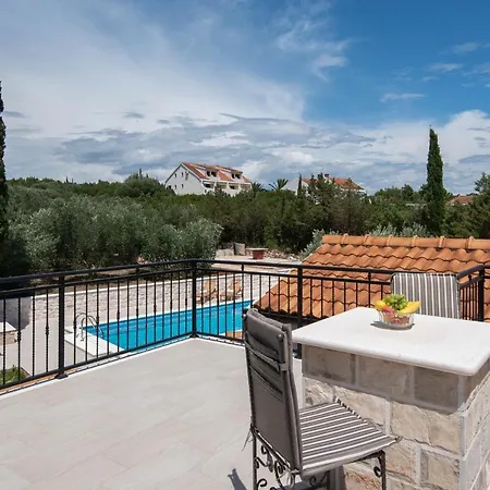 Mirce - Vila Loviste