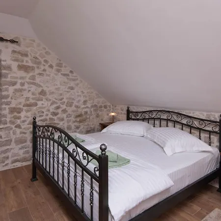 Vila Mirce - Loviste