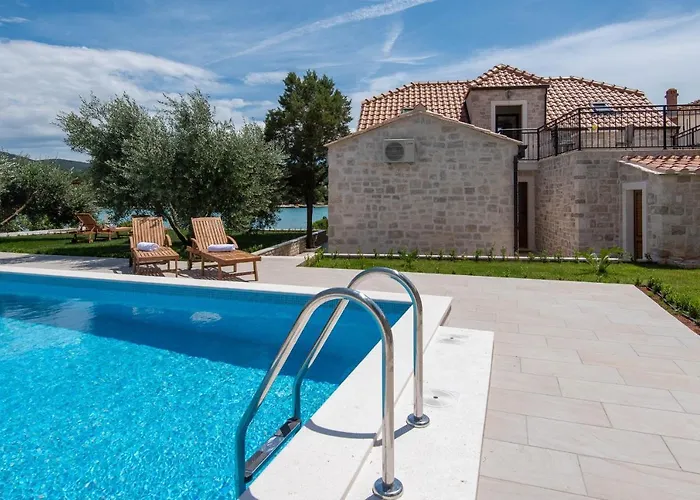 Villa Mirce - *